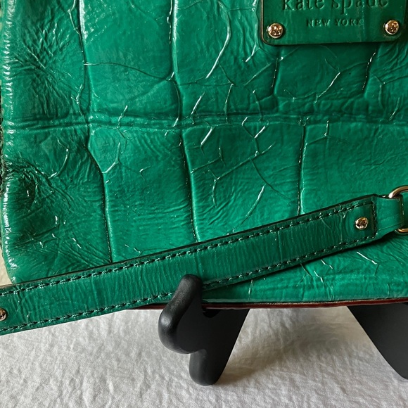 Kate Spade:Byrd Knightbridhed Croc Embossed Emerald Green Shoulder Bag-Gold Tone - Picture 6 of 15